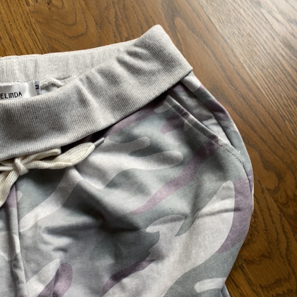 NWT Women’s Belinda Camo Joggers, size Medium - Picture 4 of 6